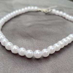 Classy Pearl Choker Necklace